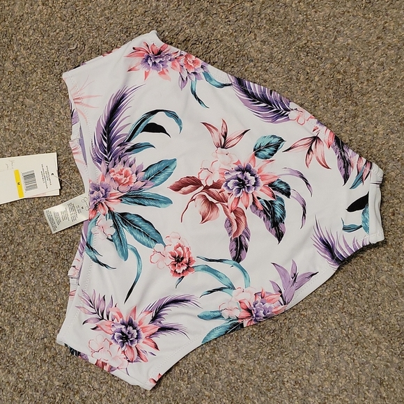 Jessica Simpson swimsuit - Picture 4 of 10